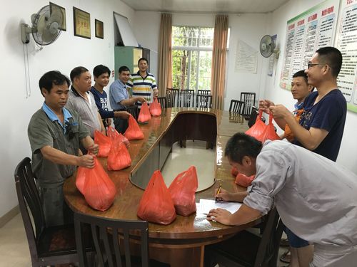 張曉莉：明溪縣工會(huì)高溫慰問(wèn)物資發(fā)放[2].jpg