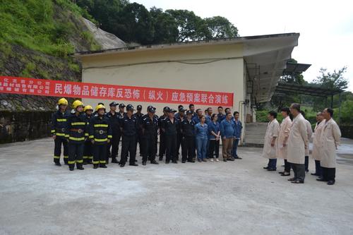 海峽科化龍巖三家單位聯(lián)合舉行民爆物品儲存反恐怖（縱火）應急預案演練。 葉莉攝[2].jpg