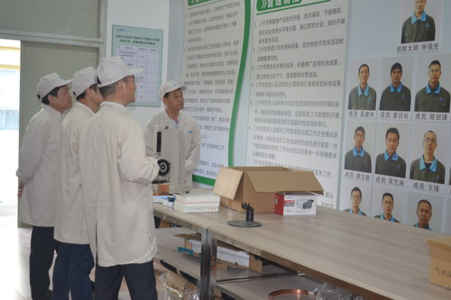 吳瑤：機電（控股）公司黨委委員、副總經理吳大文一行參觀黨建品牌展示廳_調整大小.jpg