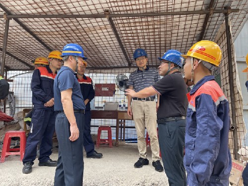 富興建設(shè)公司 林敏�?省機(jī)電控股公司黨委委員、副總經(jīng)理吳大文到上杭分公司開(kāi)展工作調(diào)研~1.jpg