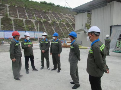 格式工廠民化建設(shè) 謝宜芳 海峽科化公司黨委委員、副總經(jīng)理徐德安帶隊(duì)到民化建設(shè)公司開展民法典宣傳月“爆破風(fēng)險(xiǎn)防范”專項(xiàng)法律調(diào)研及宣...jpg